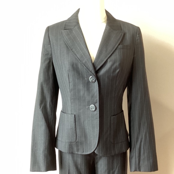 Ann Taylor LOFT 2pc Petite Wool Charcoal Grey Pinstripe Pantsuit - 6P - Picture 2 of 8